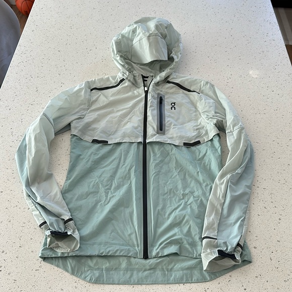 ON CLOUD LIGHTWEIGHT JACKET - Picture 2 of 5